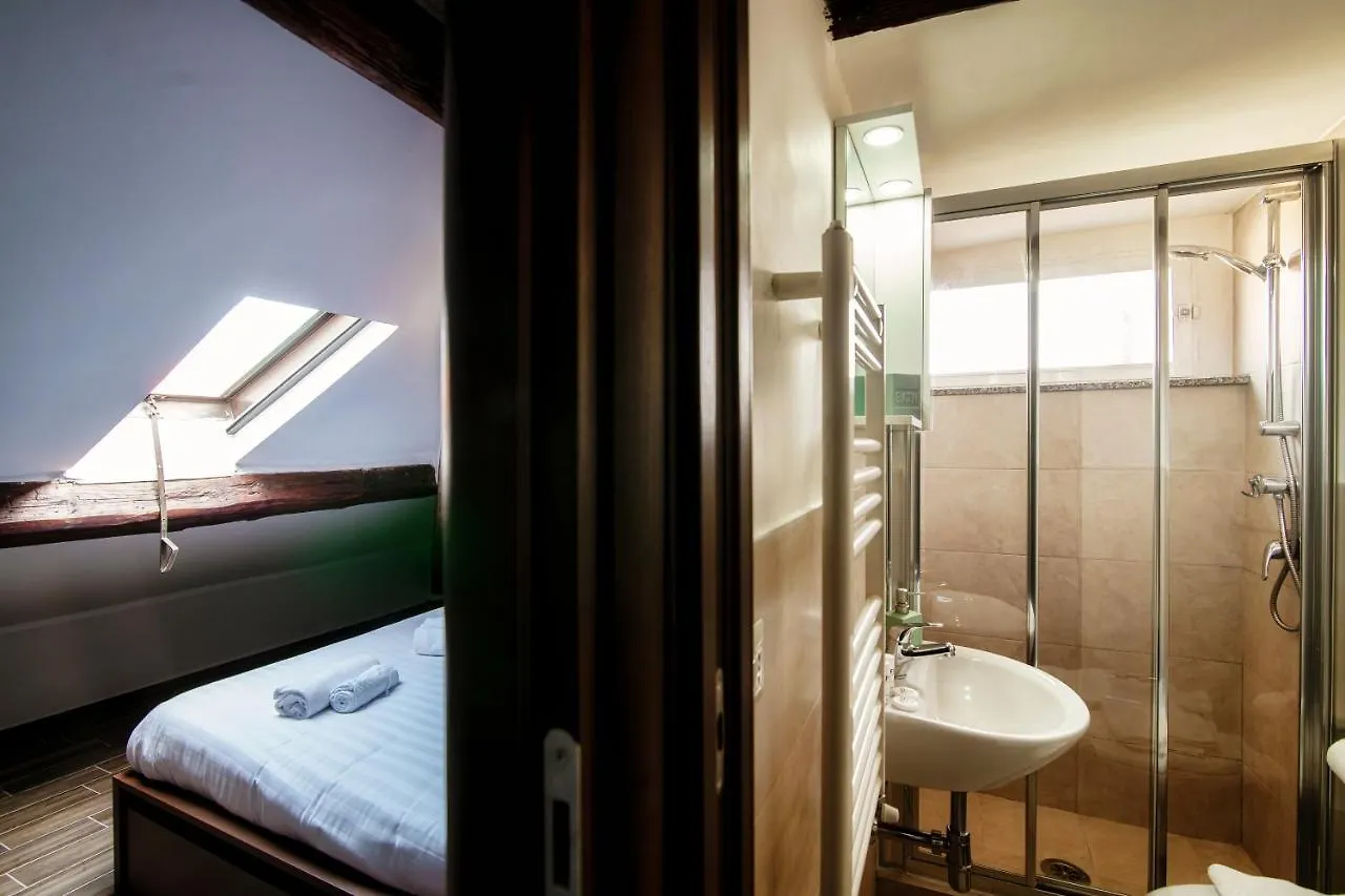Apartmán Joivy Stylish Flat, 5-Minute Metro Trip To Centre Milán